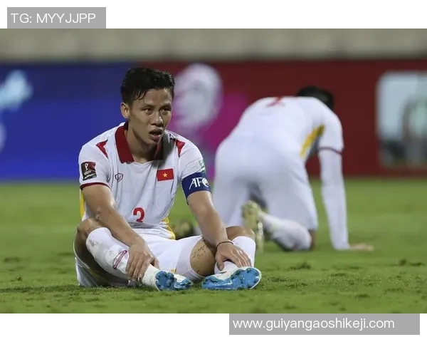 越南足球明星伪装成普通人的趣味照片大揭秘