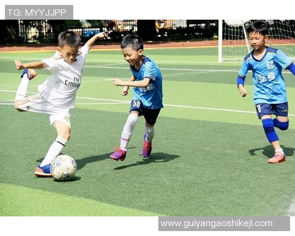 足球明星在绿茵场上的奇遇与离奇瞬间的精彩故事集